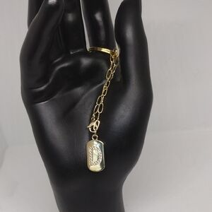 Elegant Gold Keychain with Stylish ‘D’ Pendant – Perfect Gift